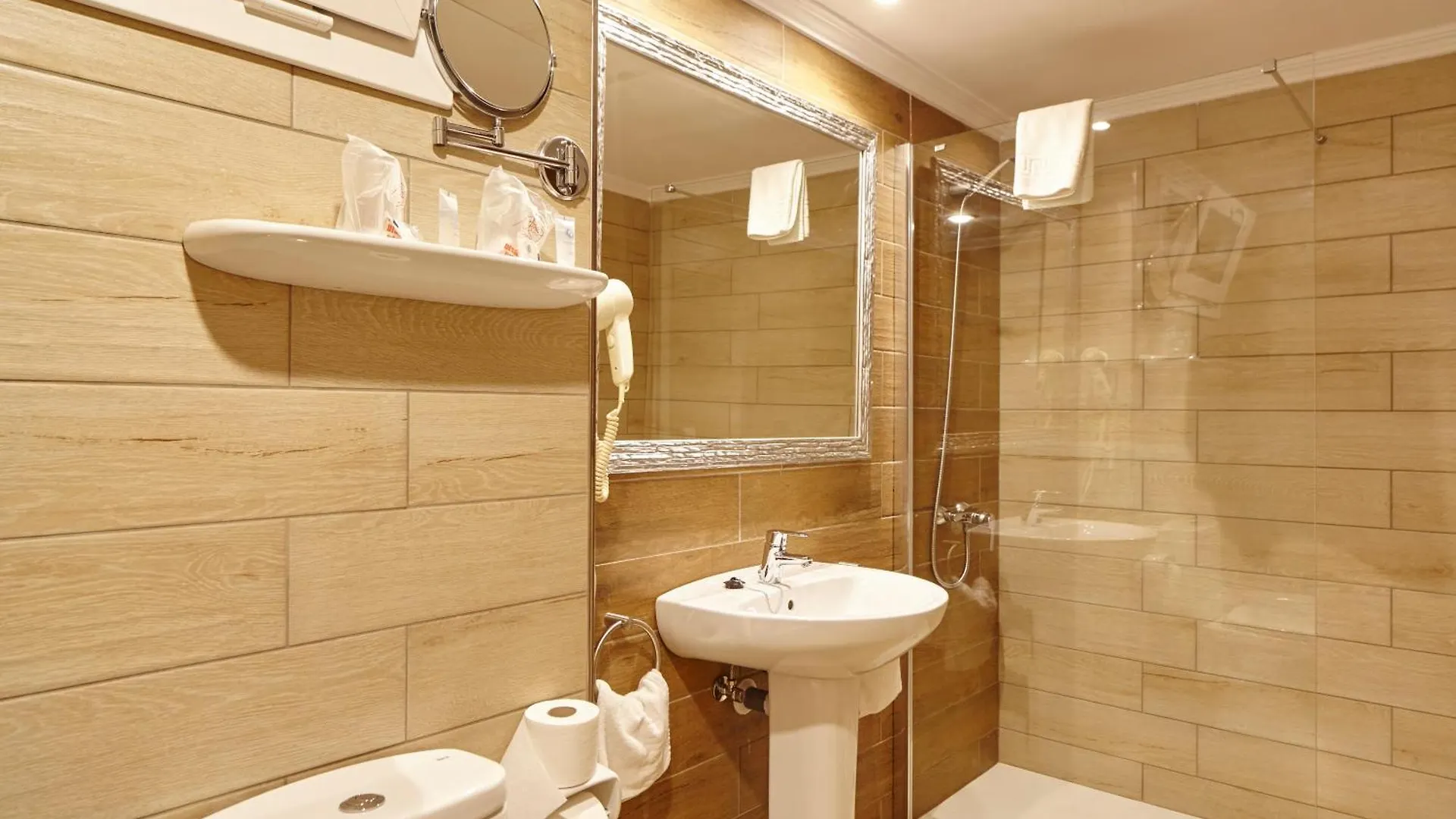 Hotel Arenal San Antonio